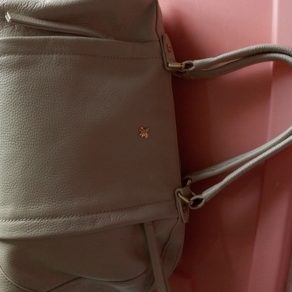 Like new beautiful cream color hand bag Ora delphine - Picture 2 of 5